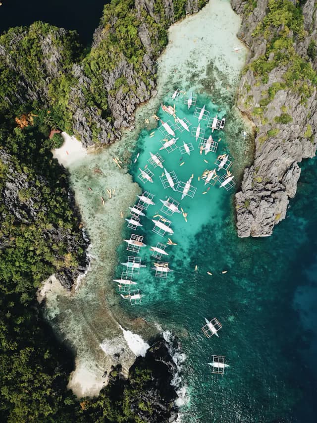 El Nido coastline and boats